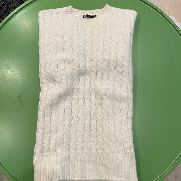 Beautiful winter sweater - Picture 3 of 5